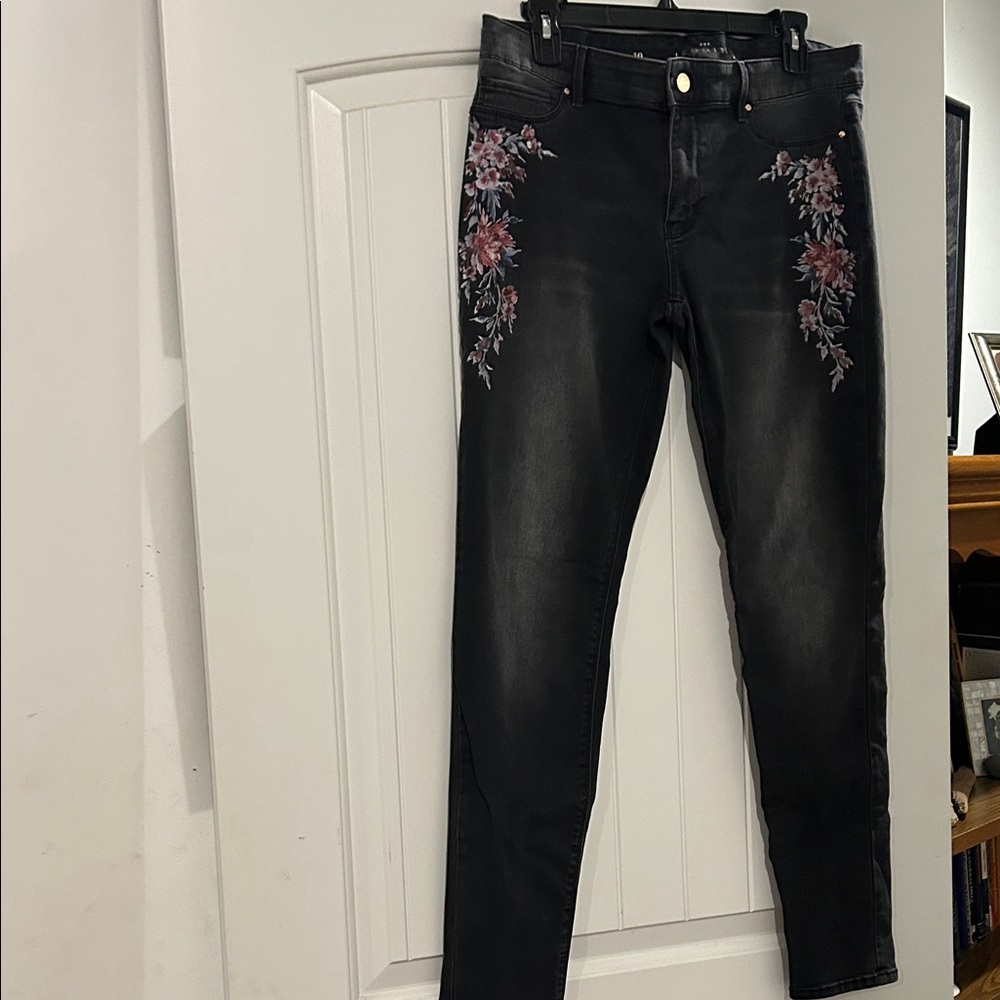 White House Black Market Black Skinny Jeans with Pink Floral Embroidery